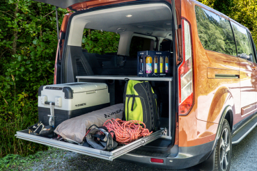 VanEssa Riva rear extension in Ford Tourneo Custom with Dometic compressor cool box CFF35 and travelling equipment
