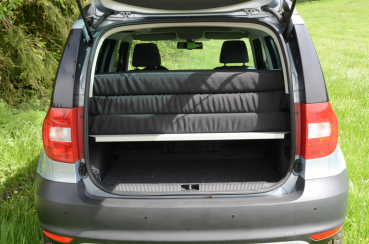 VanEssa sleeping system Skoda Yeti rear view packing state in the car