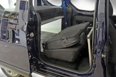 VanEssa Schlafsystem Dacia Dokker Seitenansicht Packzustand im Auto