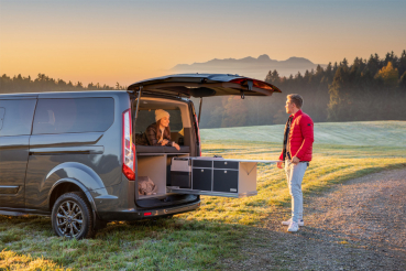 VanEssa Arco System heavy-duty pull-out with double bed and kitchen in the Ford Tourneo Custom