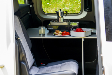 VanEssa Schlafsystem zur Kueche Einzelbett VW Caddy 5 Ford Tourneo Connect 3 Seitenansicht