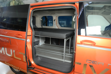 VanEssa Schlafsystem Surfer zur Kueche geteilt Doppelbett im VW T7 Multivan
