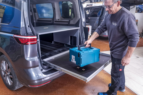 VanEssa Riva rear pull-out in the VW T7 Multivan for craftsmen