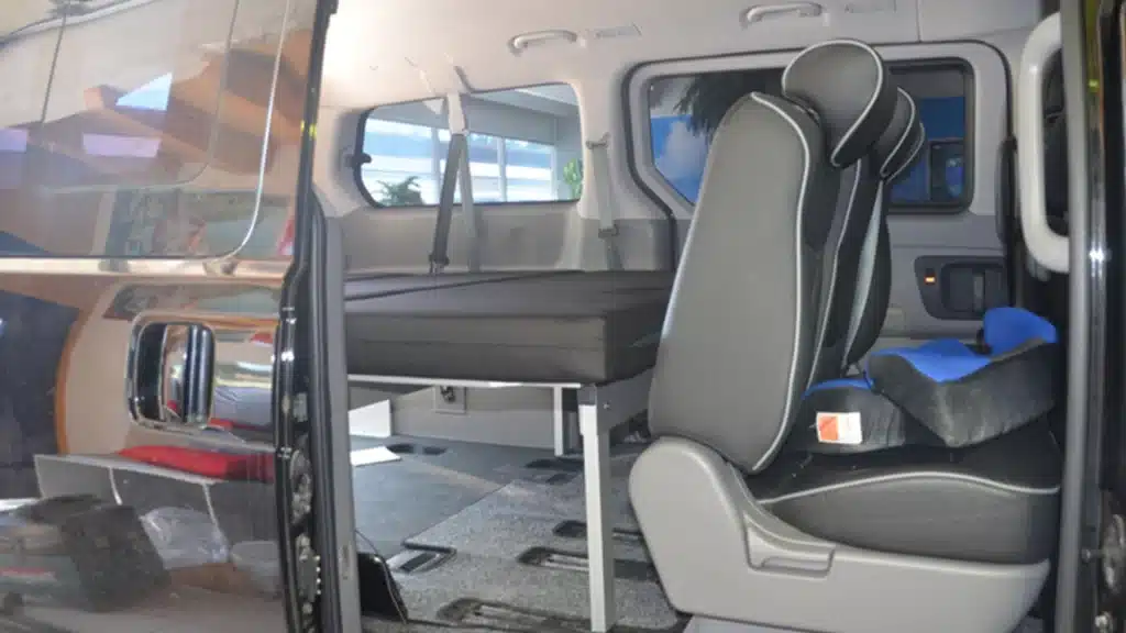 VanEssa Hyundai H1 Schlafsystem Surfer aufgebaut