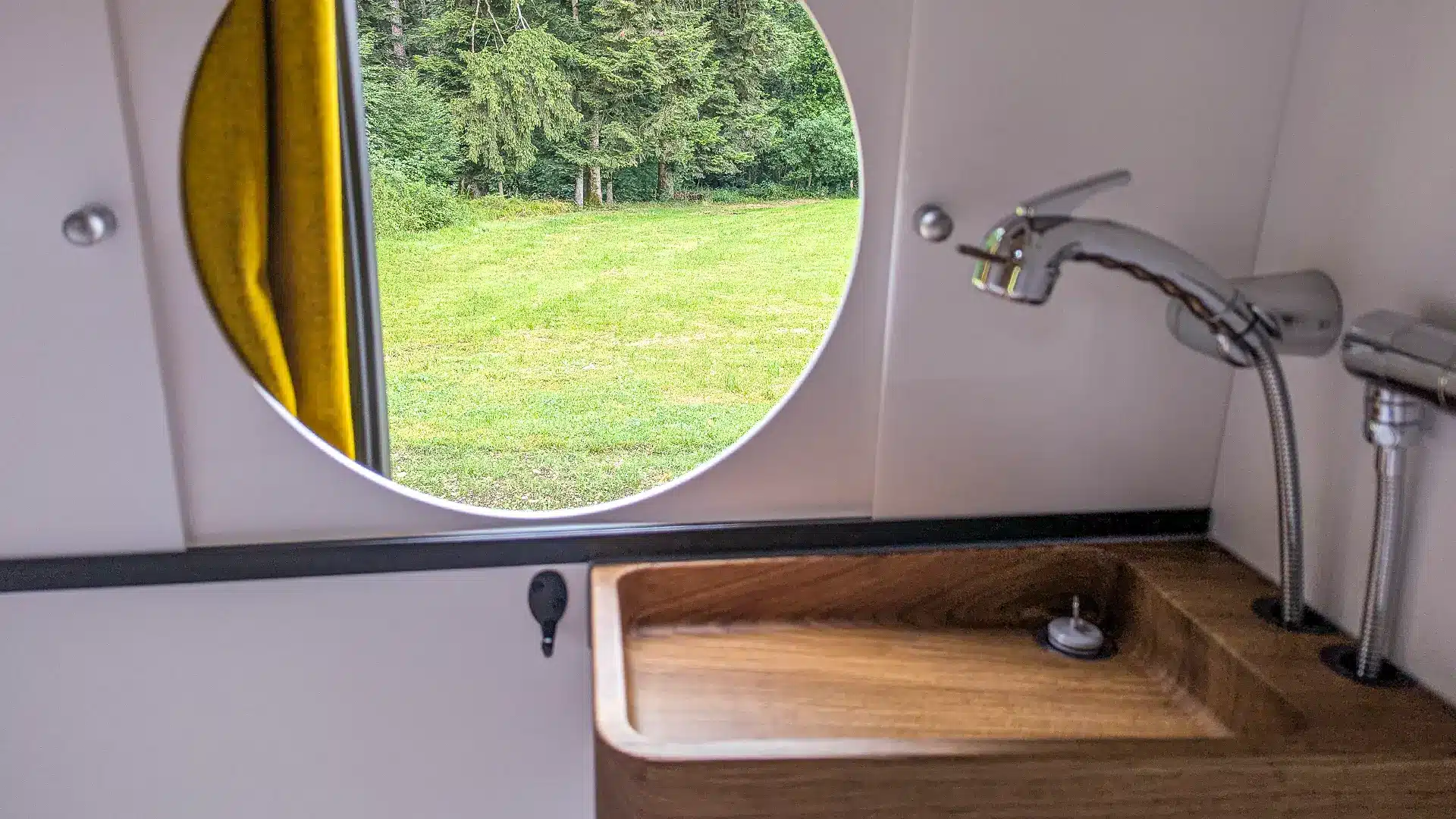 Badkabine im VanEssa Camper