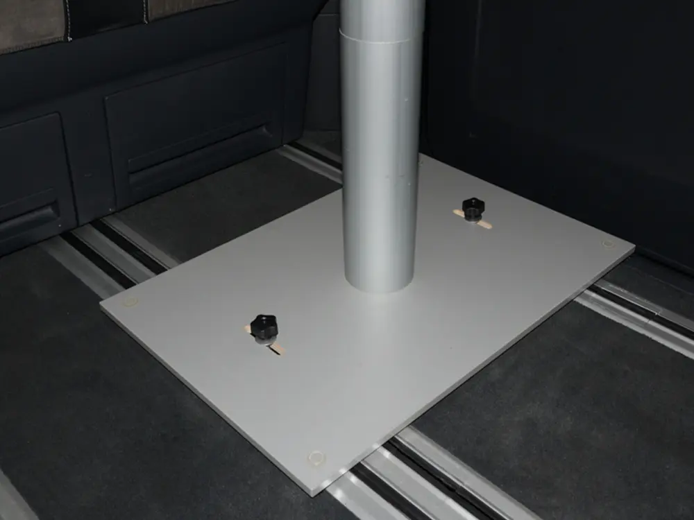 Befestigung Campingtisch im Campervan