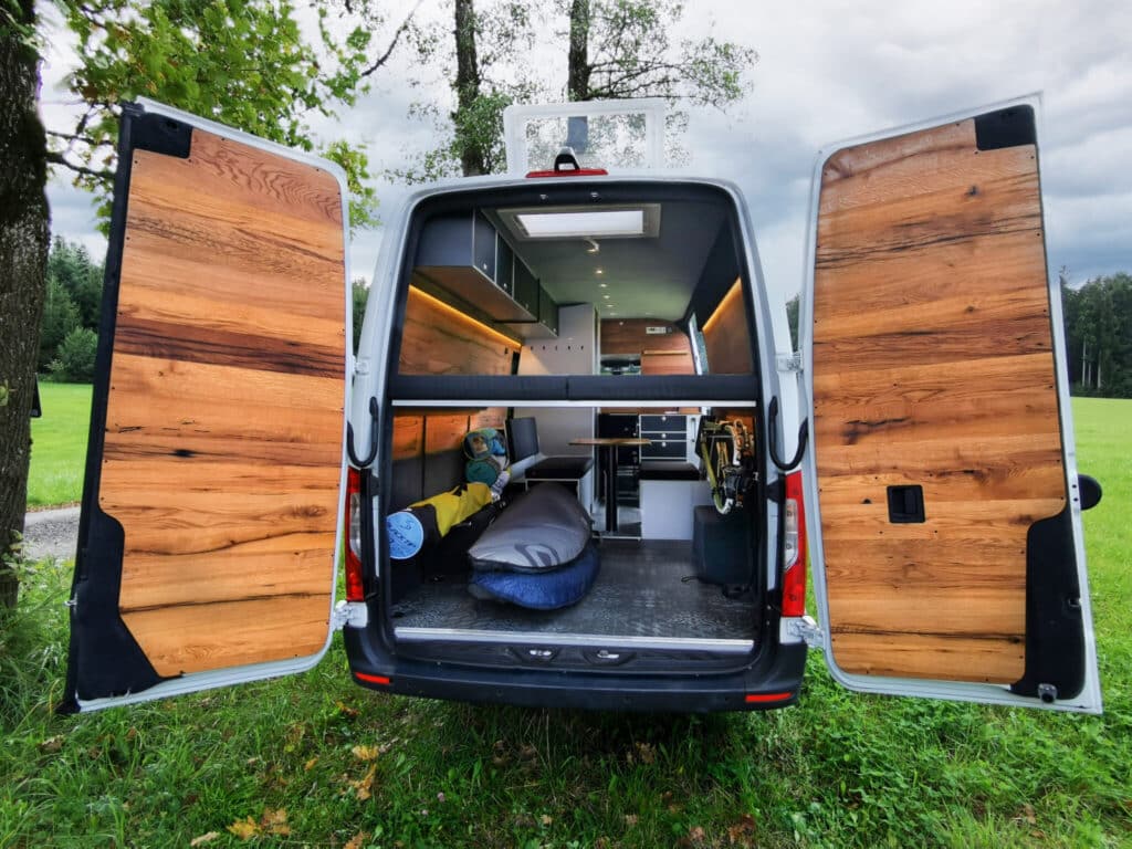 Mit VanEssa Modulen vom Sprinter zum Wohnmobil