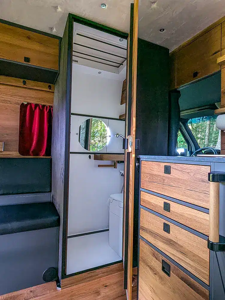 Sprinter L2H2 Camper Ausbau mit Dusche und Bad