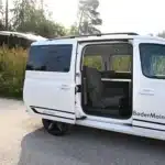 Caddy und Caddy Maxi 5 Schlafsystem Surfer geteilt Rücksitz aufgeklappt mit Liegefläche links als Tisch