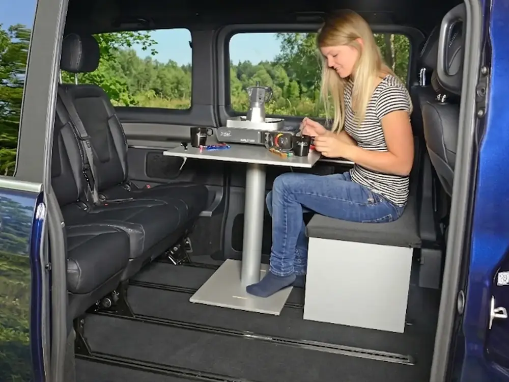 Campingtisch im Campervan für Indoor und Outdoor