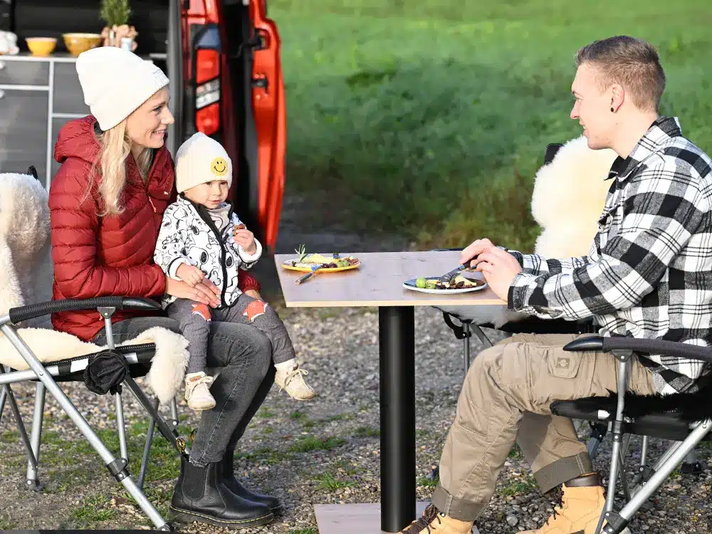 Campingtisch mit einem Tischbein