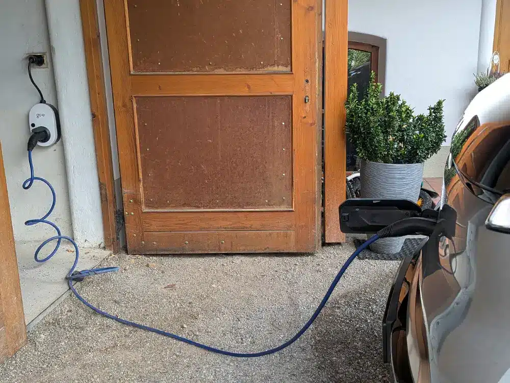 Akku-Reichweite und Nachladen des E-Vans beim Campen