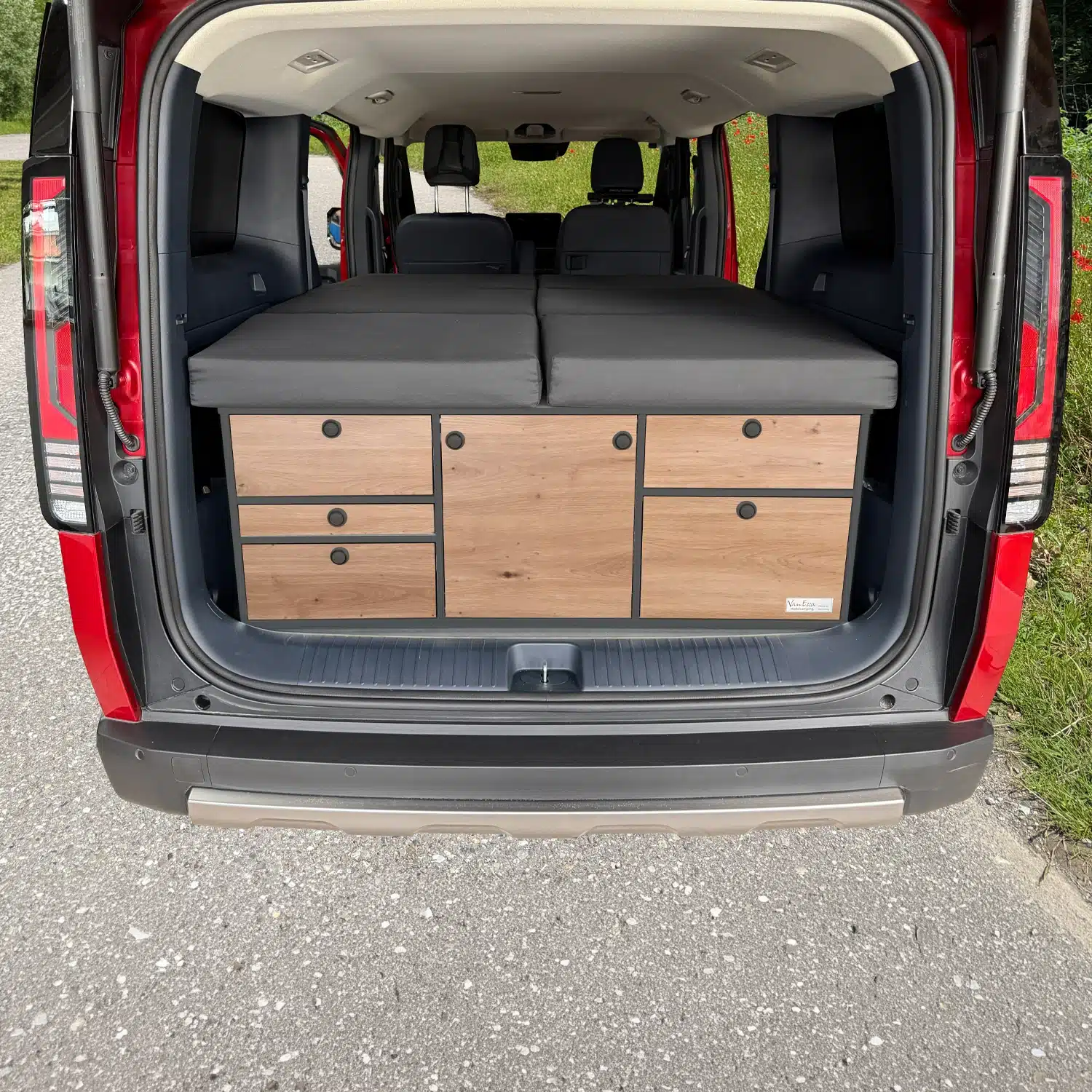 KIA PV5 Heckküche mit Schlafsystem Surfer