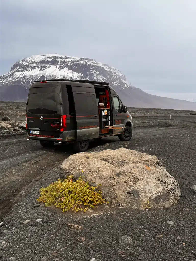 VanEssa Camper auf Reisen durch Island