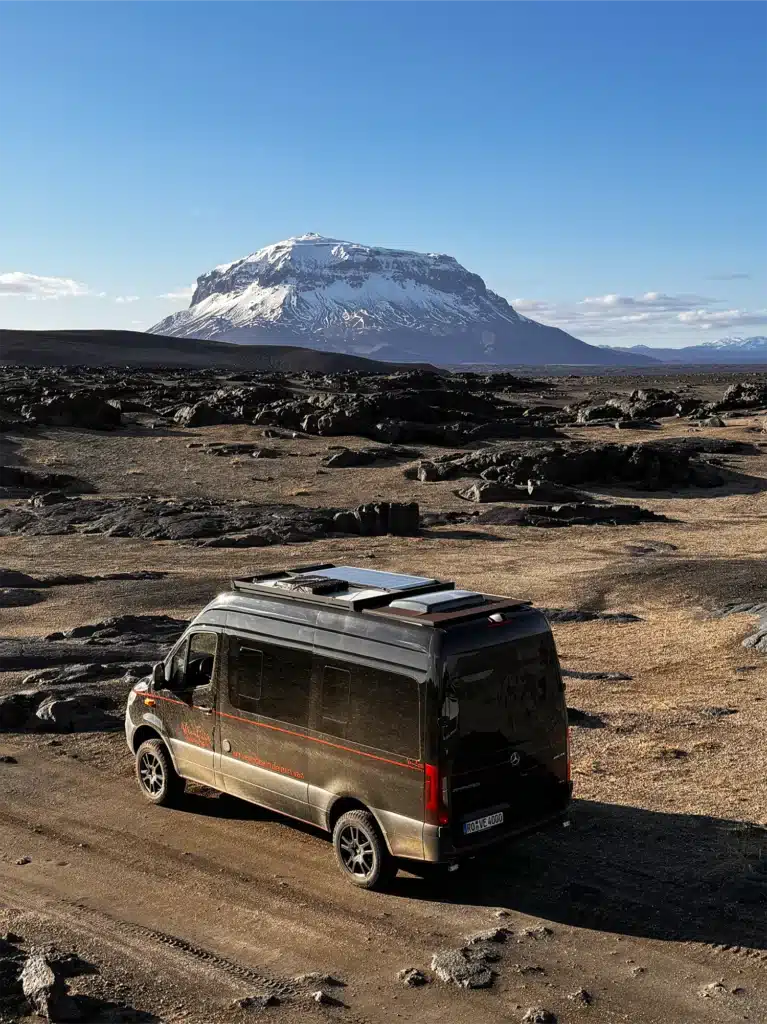 VanEssa Camper auf Reisen durch Island