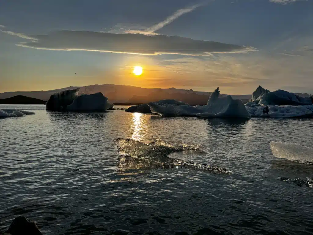 VanEssa Camper auf Reisen durch Island