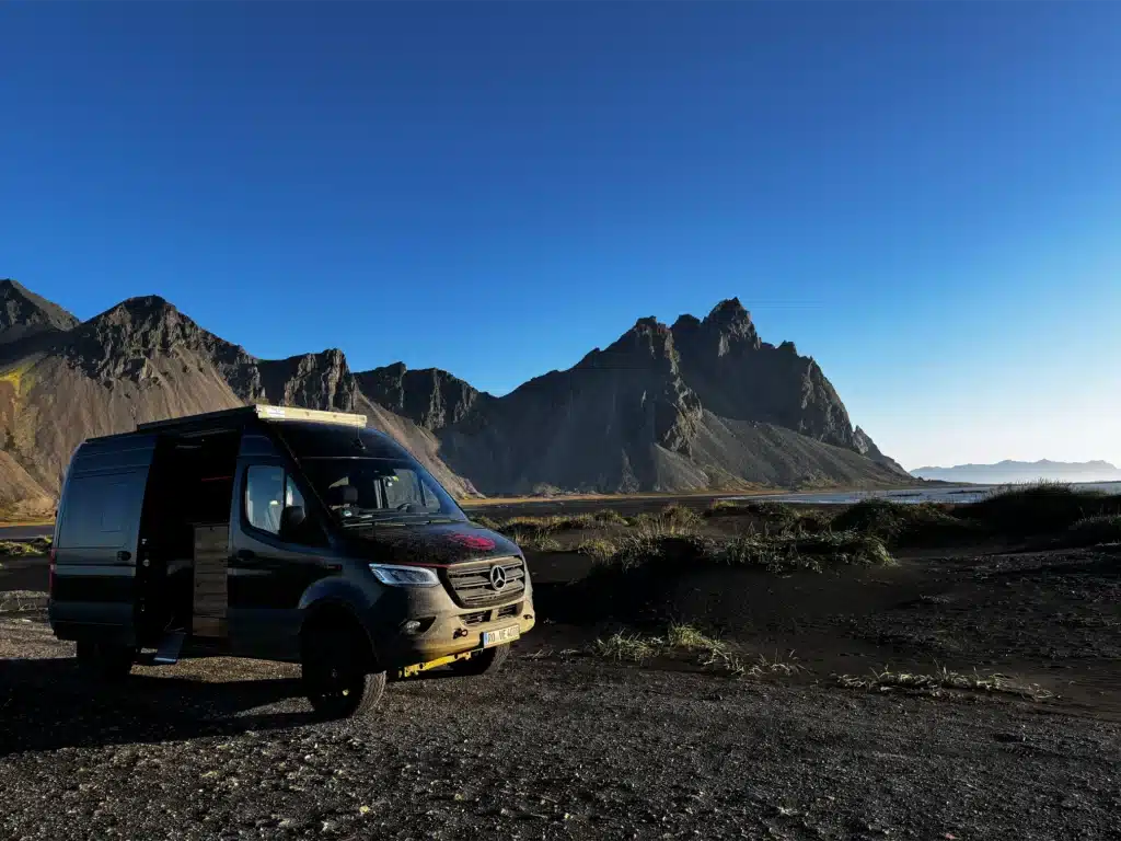 VanEssa Camper auf Reisen durch Island