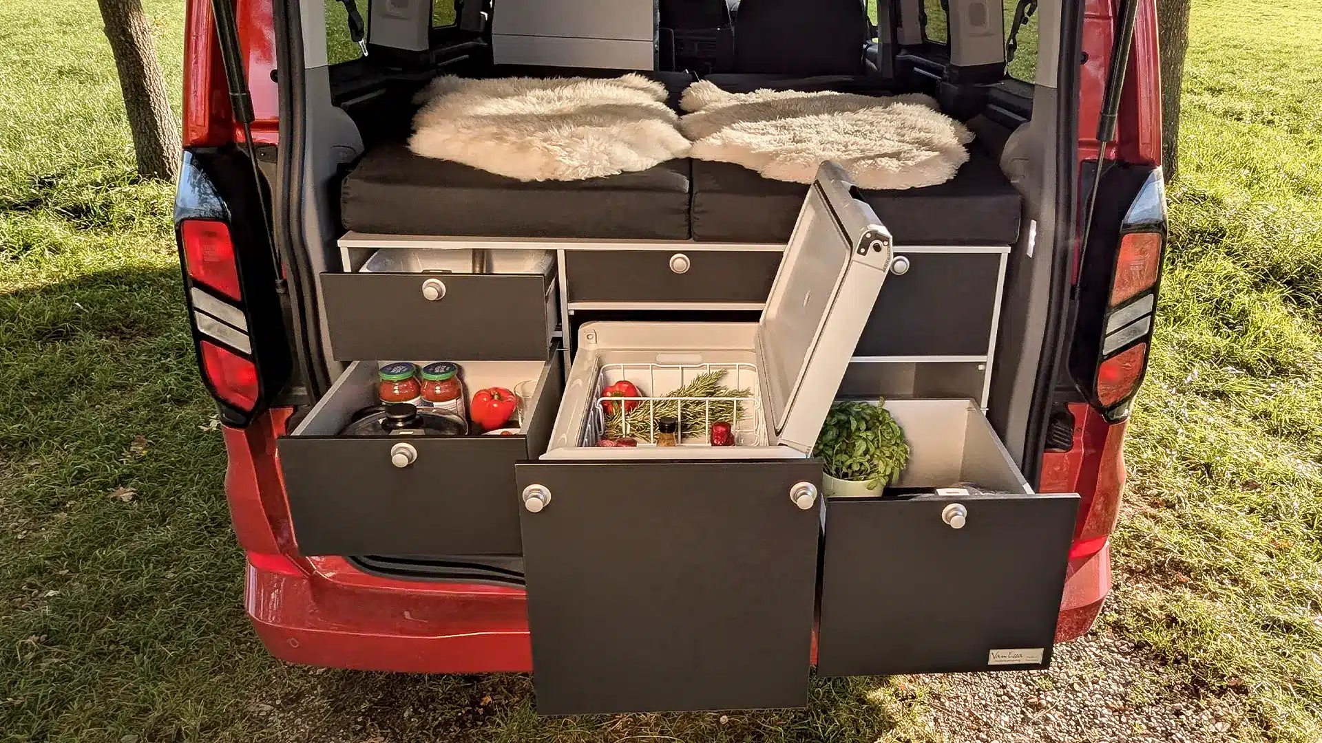 Tourneo Transit Custom camping modules rear kitchen open and Surfer sleeping system split to kitchen