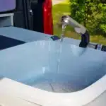 Campingmodule Küchenmodul auf Schwerlastauszug Arco im Mercedes Pössl Vanstar