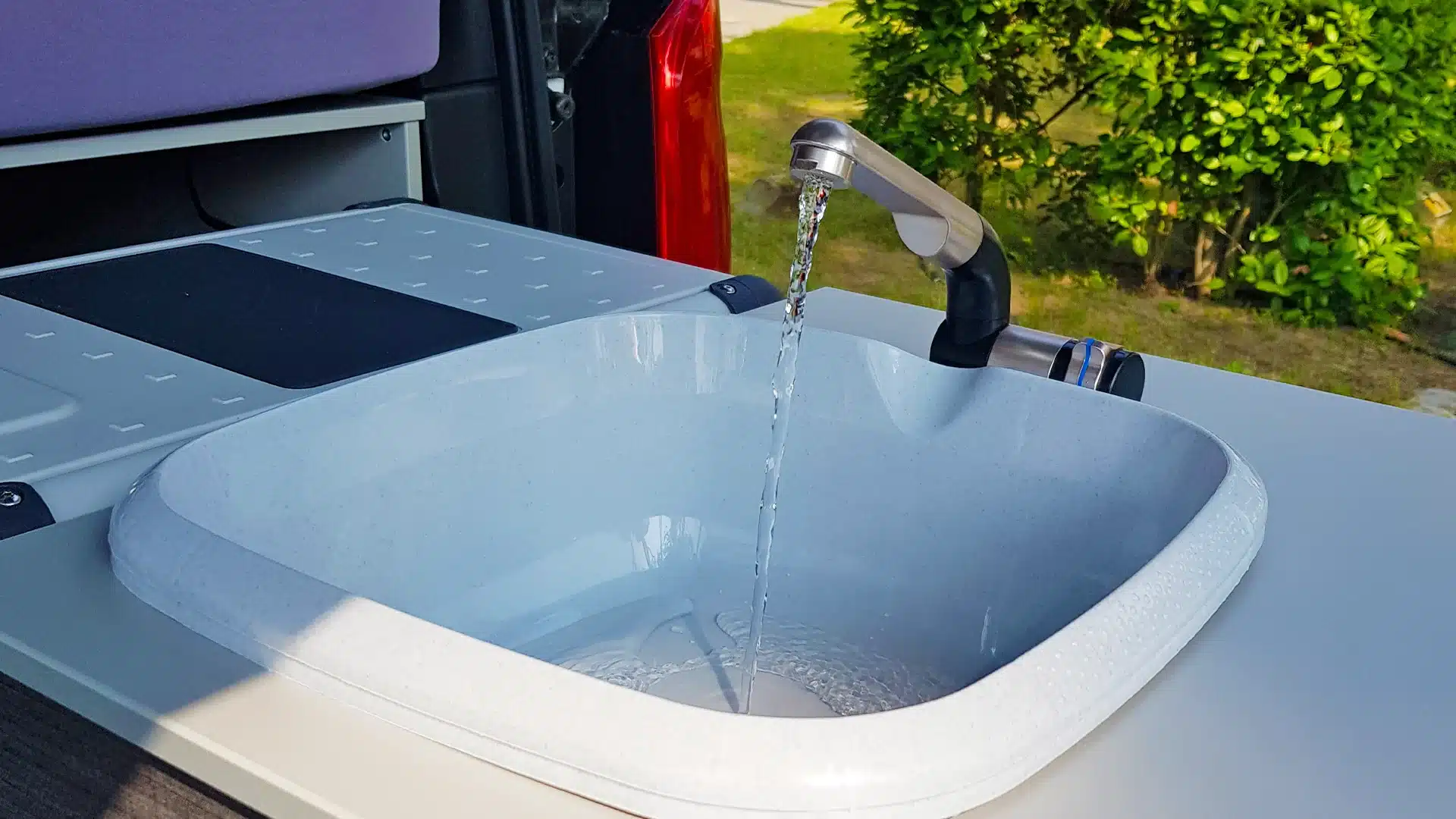 Campingmodule Küchenmodul auf Schwerlastauszug Arco im Mercedes Pössl Vanstar