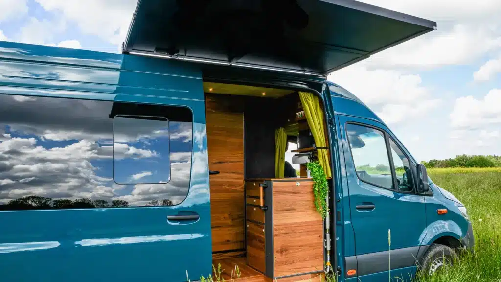 Sprinter VanEssa Camperausbau mit Dachträger