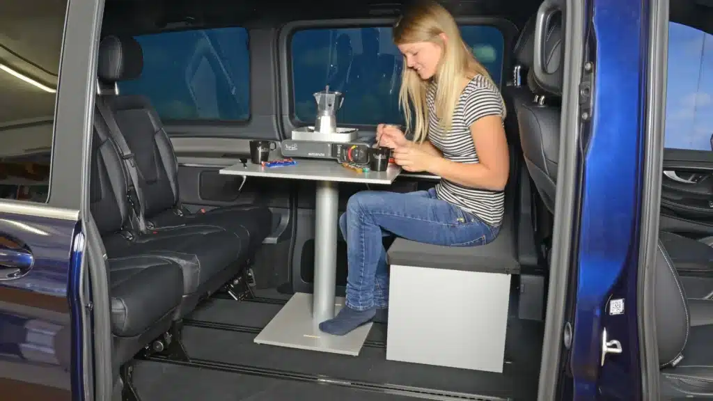 Installation of camping module seat chest and camping table in the Viano