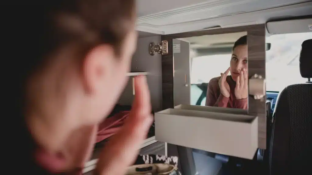 NV300 and Primastar built-in camping modules Interior storage module with top-mounted storage cupboard