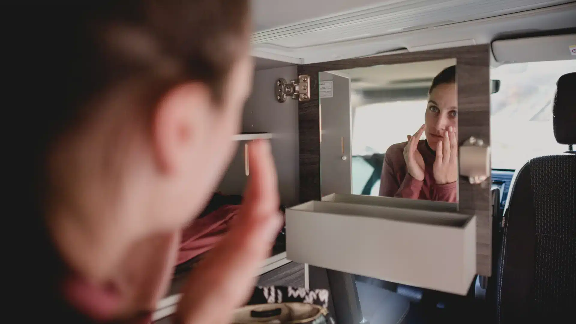 NV300 and Primastar built-in camping modules Interior storage module with top-mounted storage cupboard