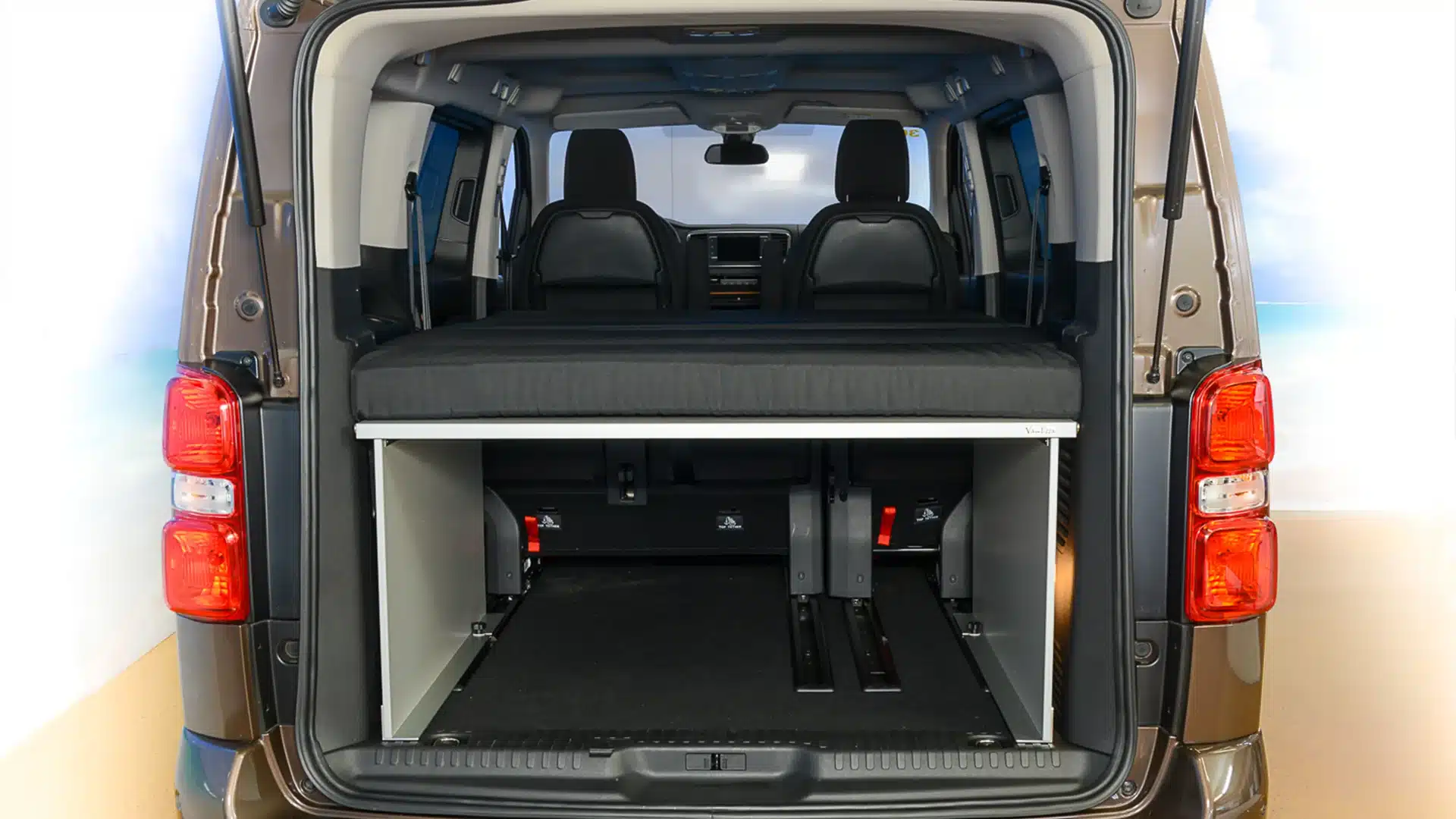 Traveller Expert 3 Campingmodule Einbau Schlafsystem Surfer Heckansicht