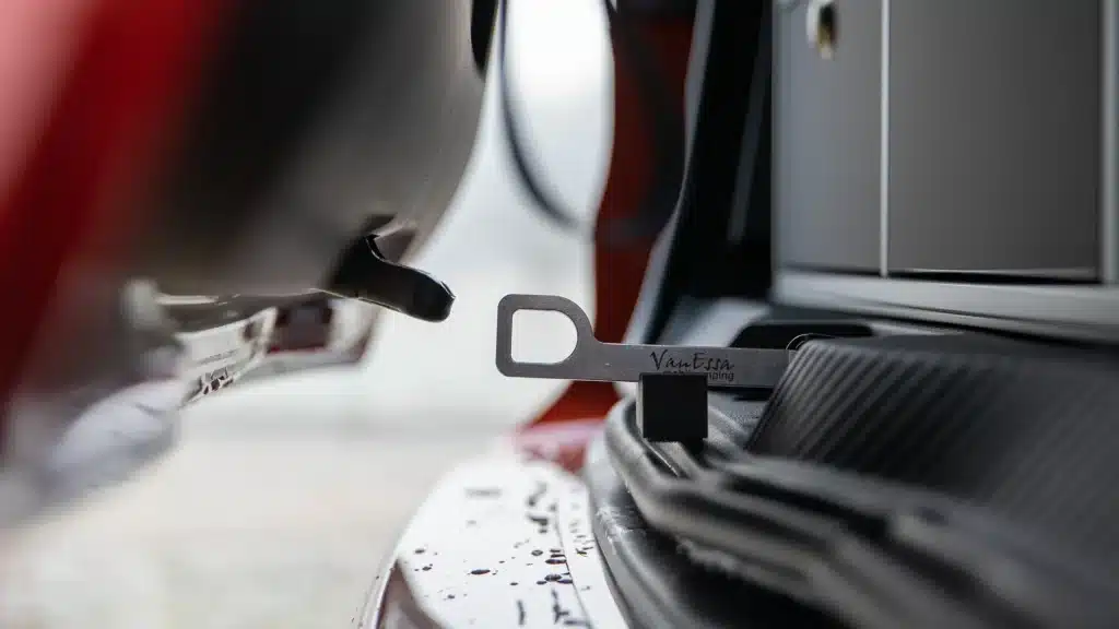 Tailgate hook for ventilation of a Renault Kangoo 3 and 2