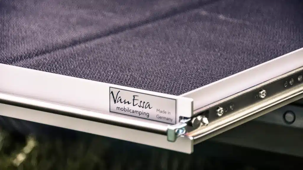 T7 California Beach Campingmodule Riva Heckauszug Detailansicht auf Einhandverriegelung