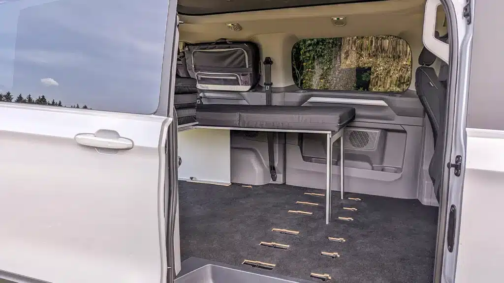 Transporter Caravelle installation camping modules sleeping system Surfer split