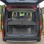 KIA PV5 Schlafsystem Surfer Liegefläche Heckansicht