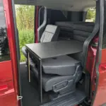 KIA PV5 Schlafsystem Surfer Liegefläche als Tisch