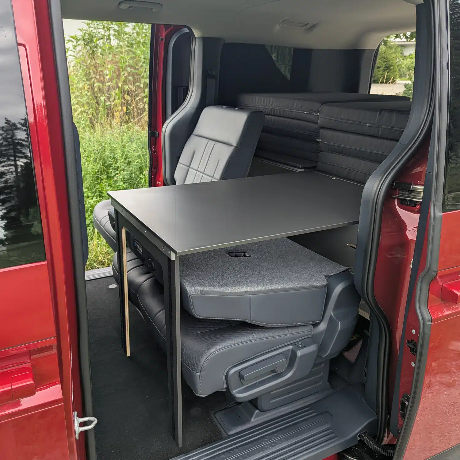 KIA PV5 Schlafsystem Surfer Liegefläche als Tisch
