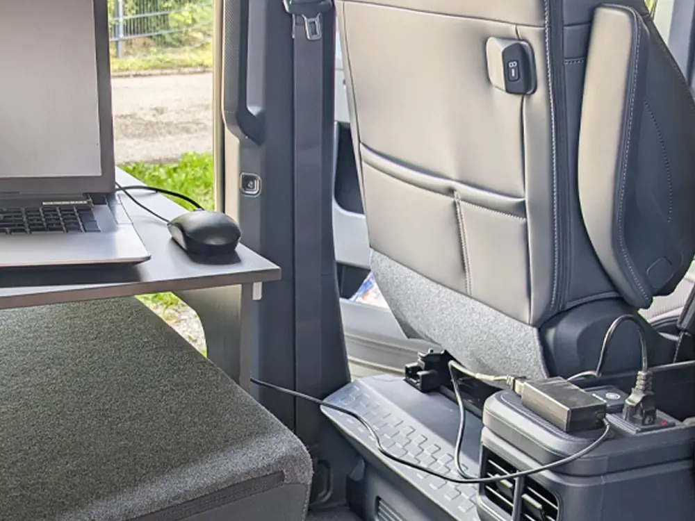 V2L-230 Volt-Anschluss im Kia PV5 Passenger