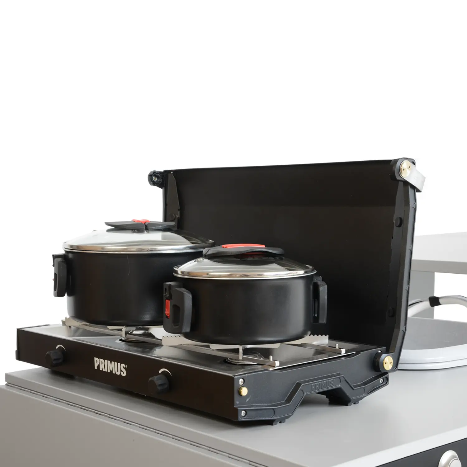 Heckauszug Riva Kuechenmodul Kocher Primus Kinjia offen mit Toepfen