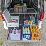 Heckauszug Riva im Mercedes beim Einkaufen