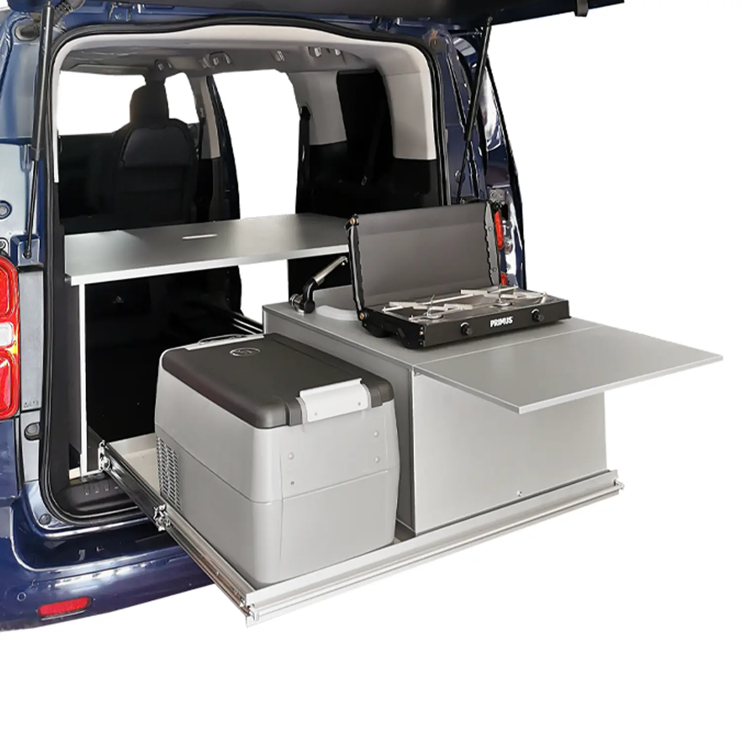 Heckauszug Riva im Stellantis PSA Van mit Kuchenmodul und Kuehlbox