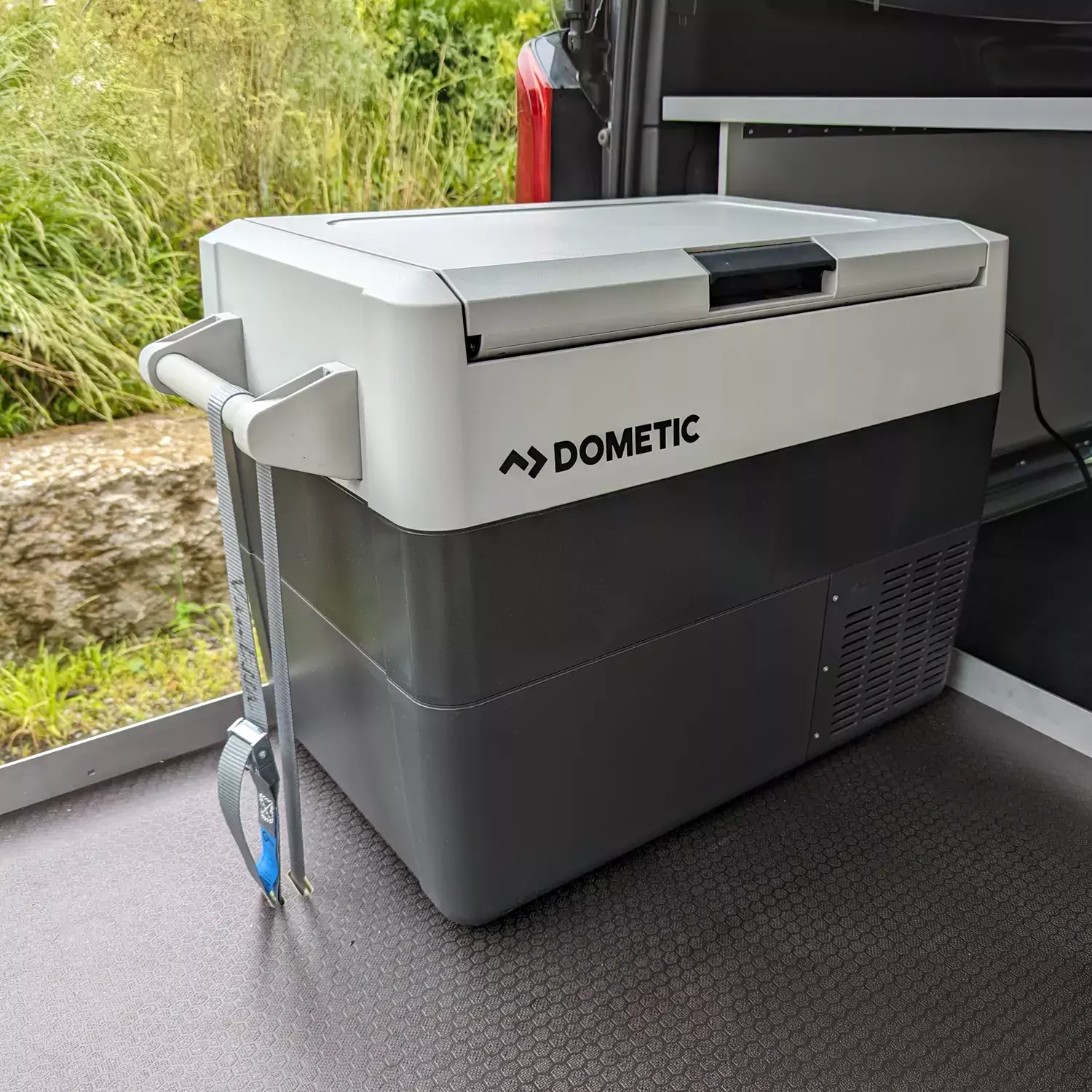 Heckauszug Riva Kuhelbox Halterung mit Gurten