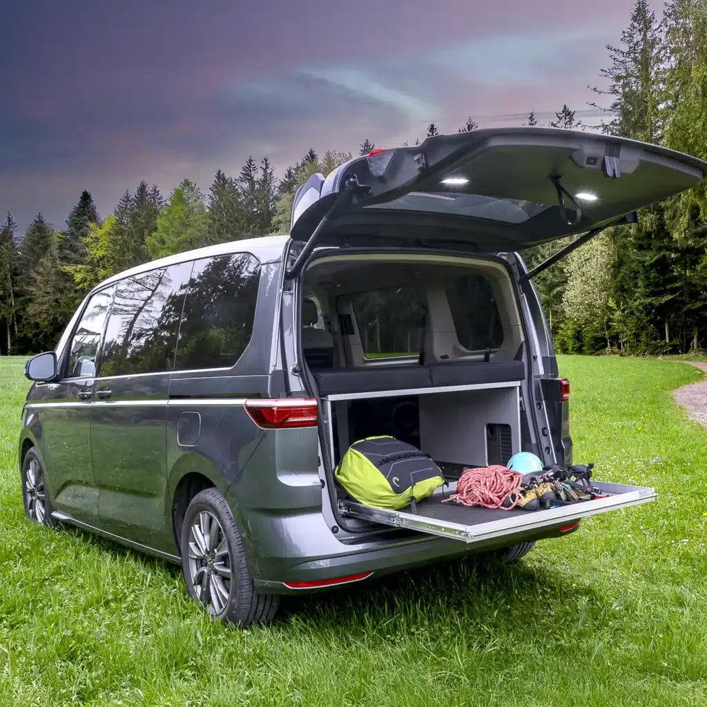 Riva rear pull-out in the Volkswagen T7 Multivan Climbing