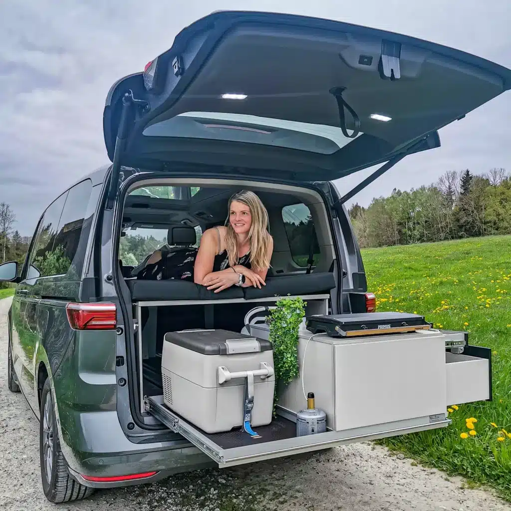 Riva rear pull-out in Volkswagen T7 Multivan with kitchen module and cool box in green