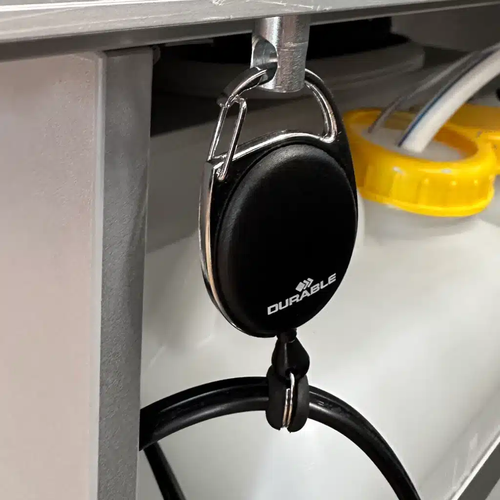 Arco Kabelfuehrung schwarz fuer Kuehlbox