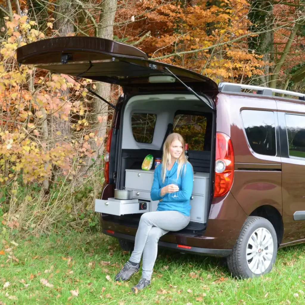 VanEssa Heckkueche Korpus-Silber Front-Silber im Fiat Doblo Opel Combo Kochen im Gruenen