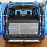 VanEssa Heckkueche Korpus-Silber Front-Schwarz-matt im Dacia Dokker