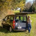 VanEssa Heckkueche Korpus-Silber Front-Silber im Kangoo Citan NV250 mit Kaffee und Wald