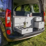 VanEssa Heckkueche Korpus-Silber Front-Silber im Kangoo Citan NV250 mit Kaffee und Bialetti Espressokocher