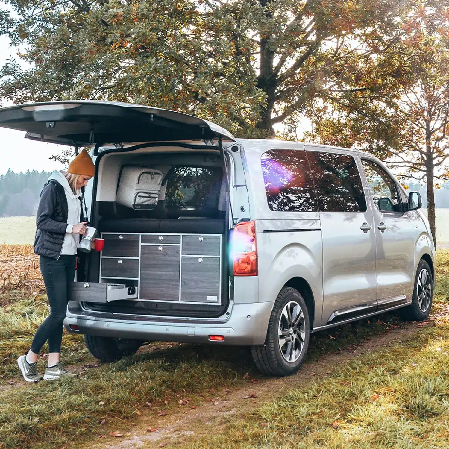 VanEssa Heckkueche 53 Korpus-Silber Front-Swiss im Stellantis PSA Van Kaffeekochen