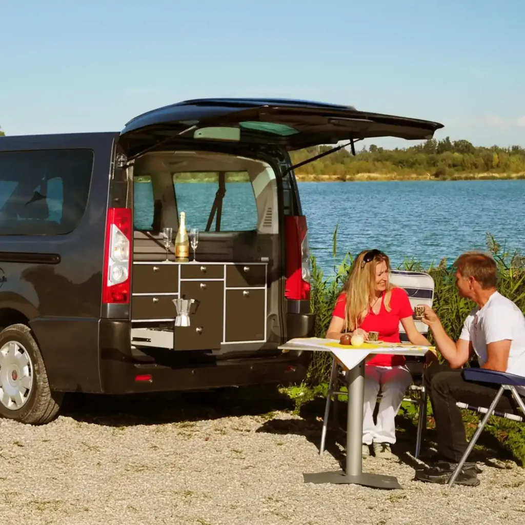 VanEssa Heckkueche 53 Korpus-Silber Front-Schwarz-matt Scudo Expert Jumpy am See