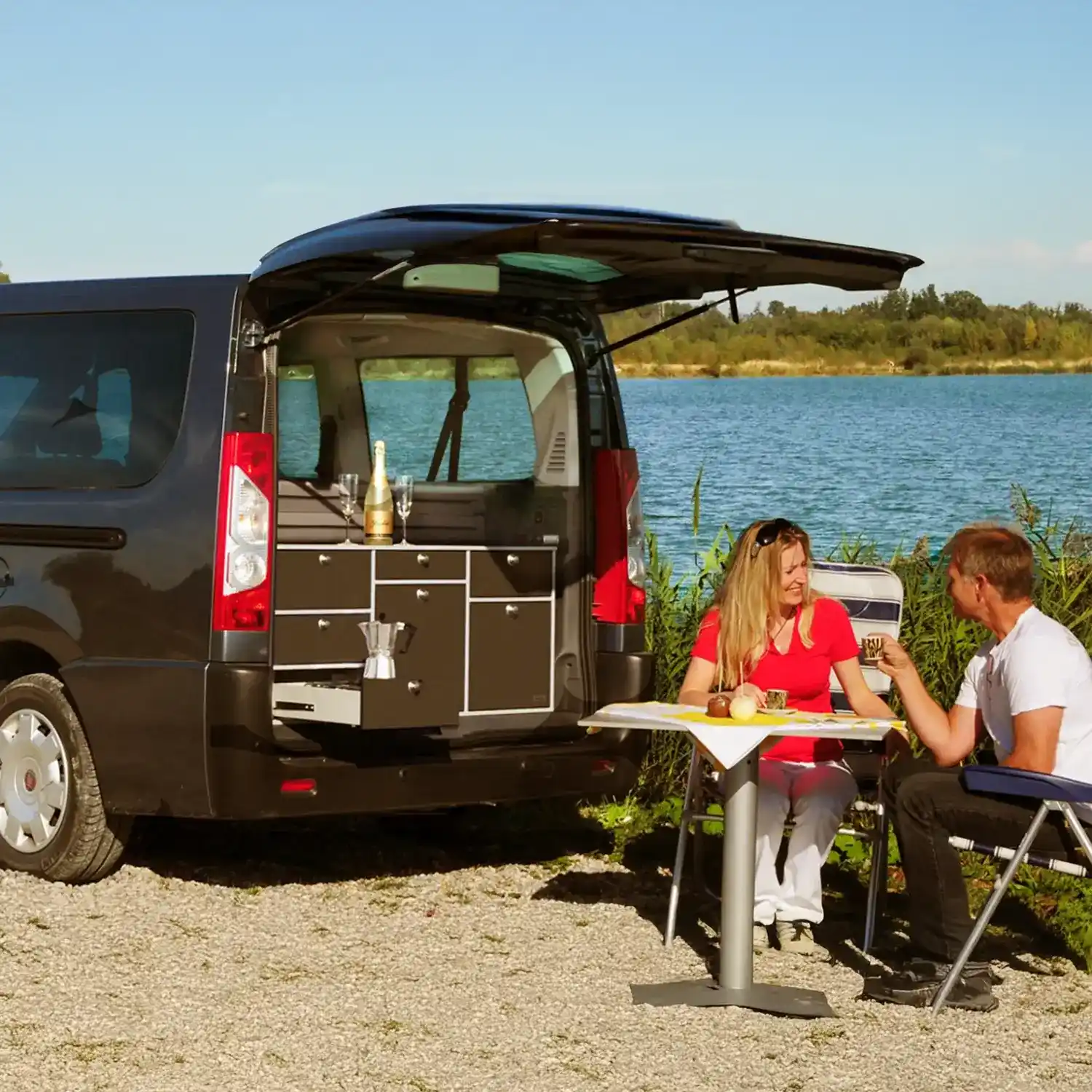 VanEssa Heckkueche 53 Korpus-Silber Front-Schwarz-matt Scudo Expert Jumpy am See